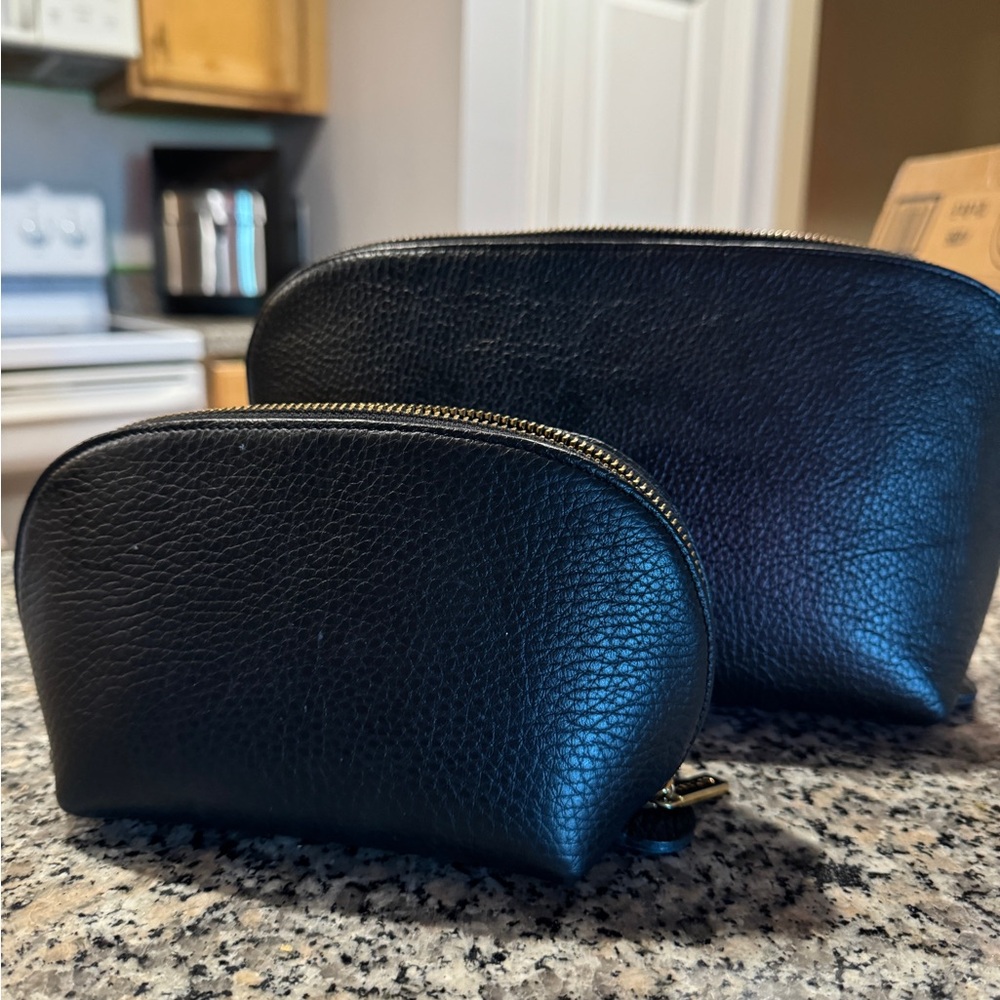 Cuyana Travel Set in Black Pebbled Leather